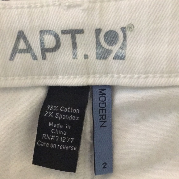 White Apt 9 cuffed jean shorts, Size 2 - Picture 3 of 5